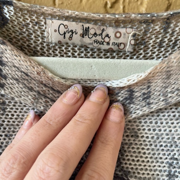 Artistic Graphic Sweater - Cream and Black - Picture 3 of 3